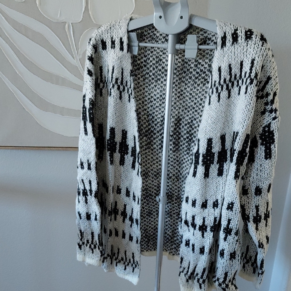 Black and White Patterned Women's Sweater